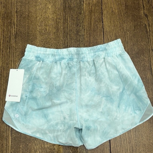 🍋NWT Lululemon High Rise Hottie Hot 4" Shorts - Picture 2 of 7